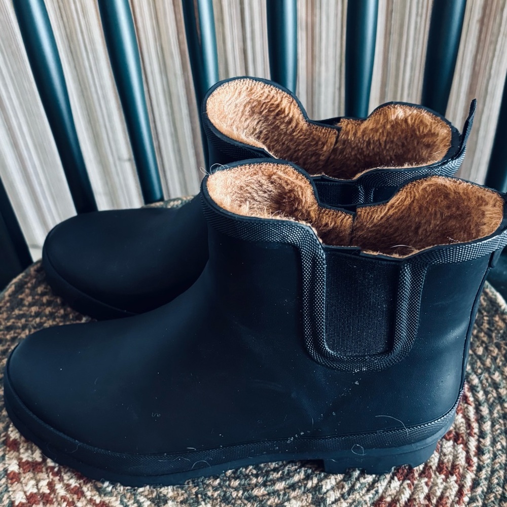 Chooka Women’s Water Proof  Chelsea Slip-on Plush Lined Rain Boots